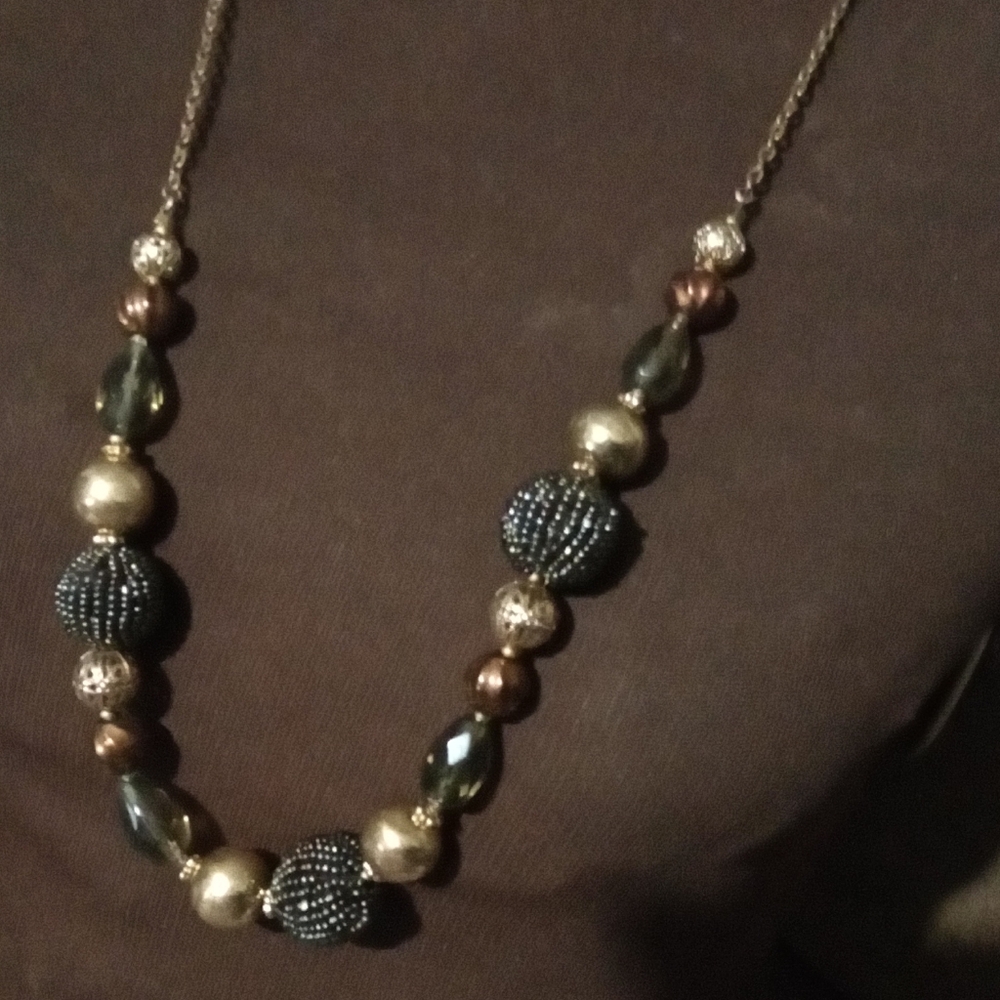 Chic Gold and Black Beaded Necklace